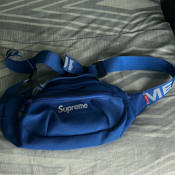 Supreme Bag very comfortable and adjustable for any size able to hold anything - Picture 4 of 5